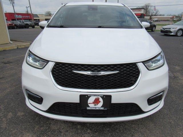 Chrysler Pacifica Touring 2023