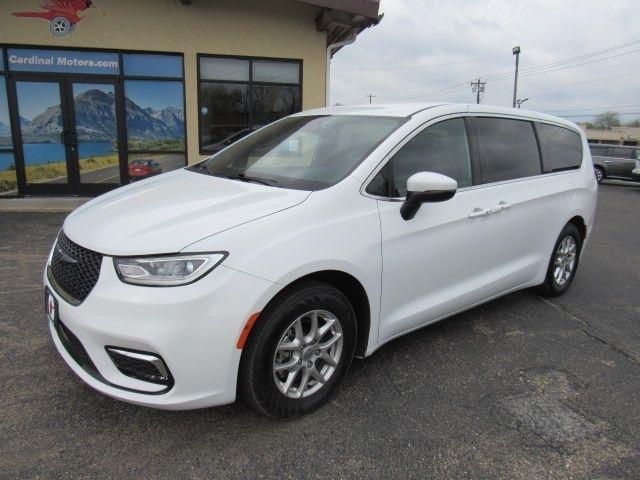 Chrysler Pacifica Touring 2023