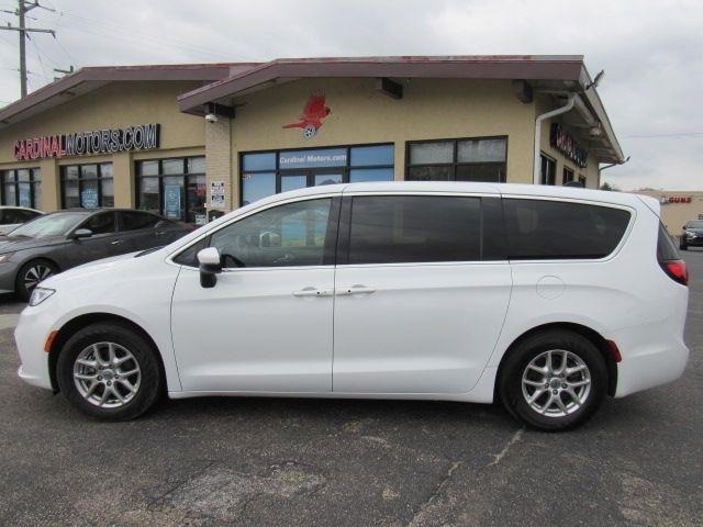 Chrysler Pacifica Touring 2023