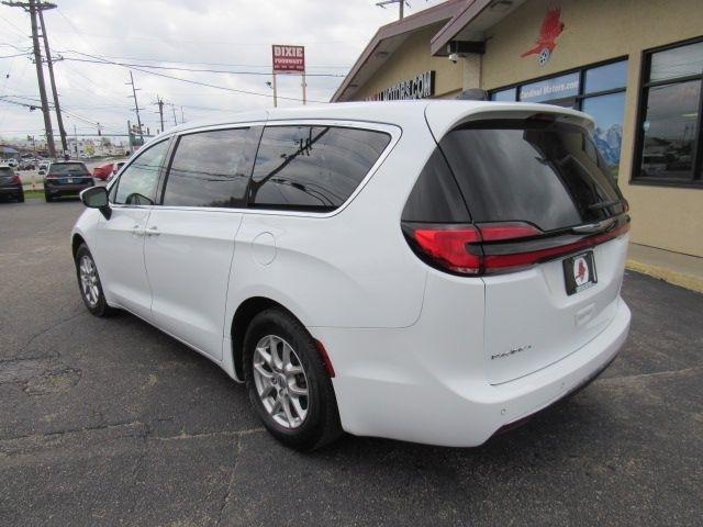 Chrysler Pacifica Touring 2023