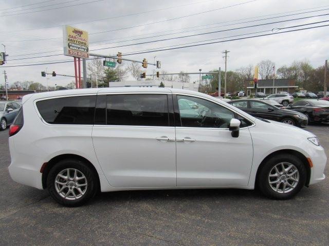 Chrysler Pacifica Touring 2023