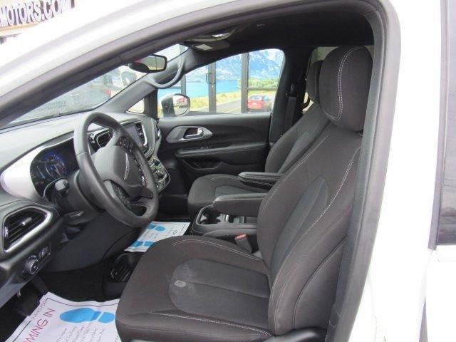 Chrysler Pacifica Touring 2023