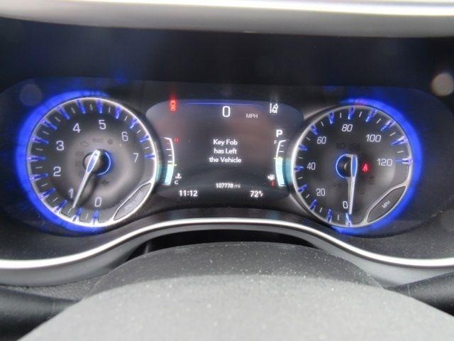 Chrysler Pacifica Touring 2023