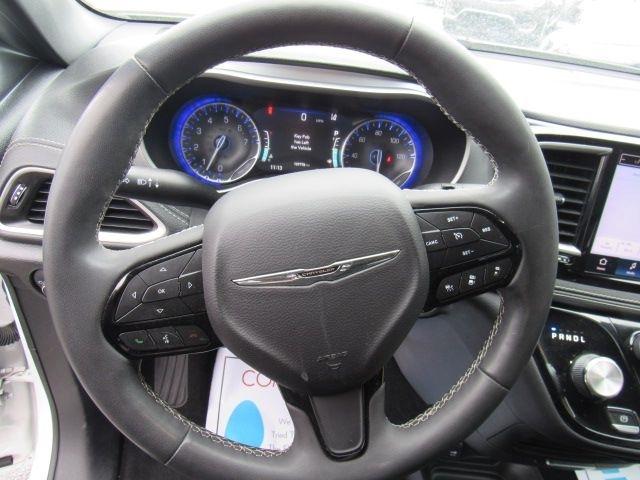 Chrysler Pacifica Touring 2023