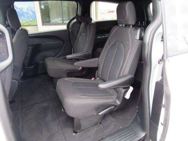 Chrysler Pacifica Touring 2023