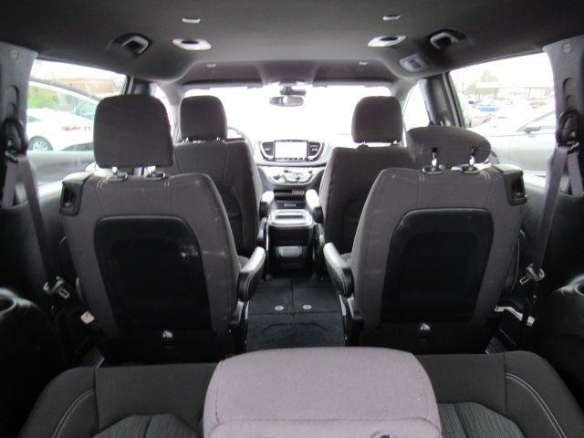 Chrysler Pacifica Touring 2023