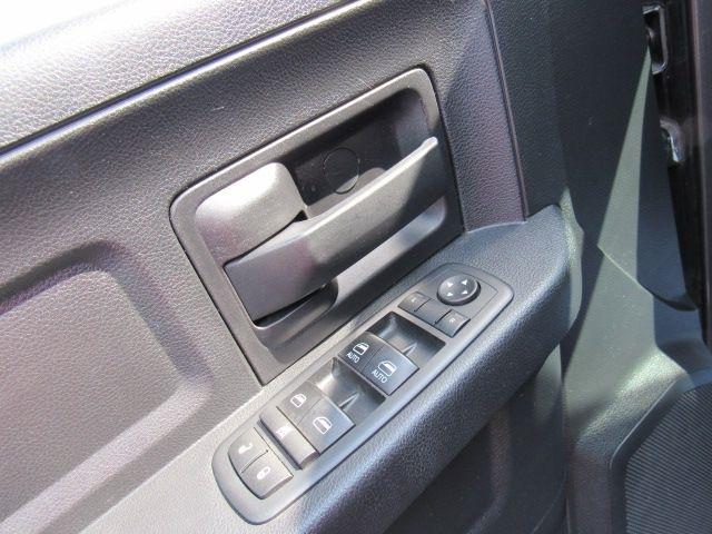 RAM 1500 Tradesman Crew Cab SWB 4WD 2016