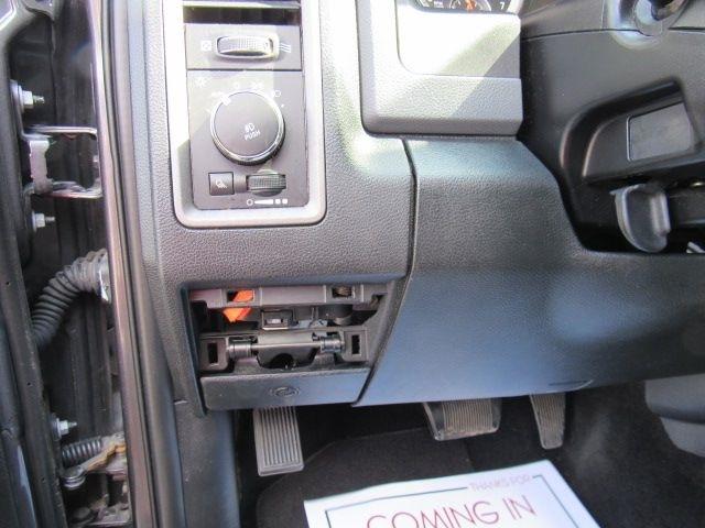 RAM 1500 Tradesman Crew Cab SWB 4WD 2016