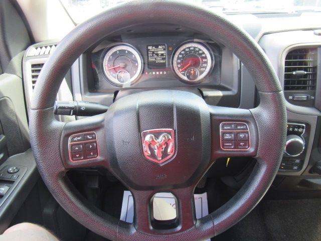 RAM 1500 Tradesman Crew Cab SWB 4WD 2016