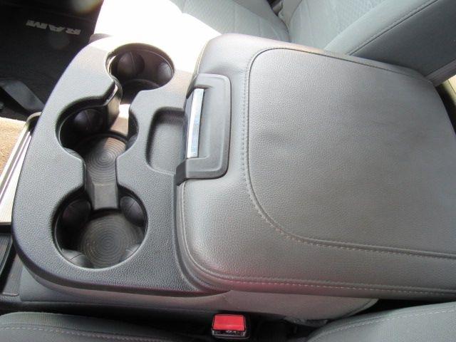 RAM 1500 Tradesman Crew Cab SWB 4WD 2016