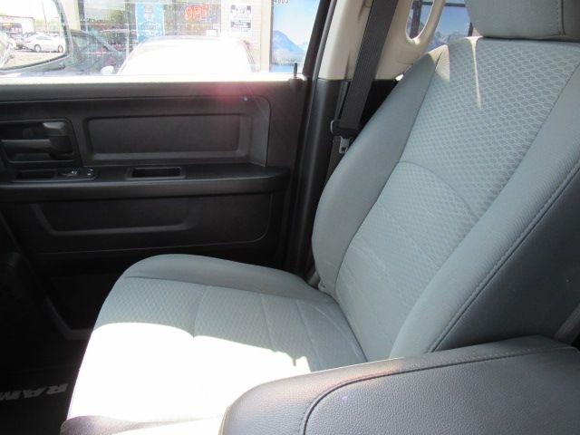 RAM 1500 Tradesman Crew Cab SWB 4WD 2016