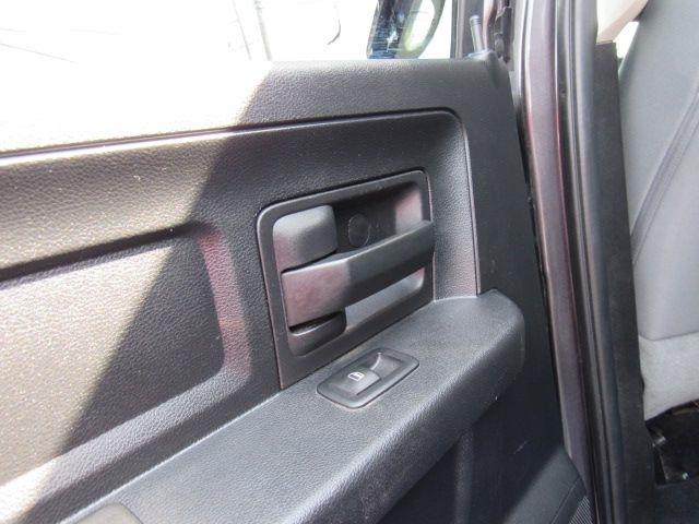 RAM 1500 Tradesman Crew Cab SWB 4WD 2016