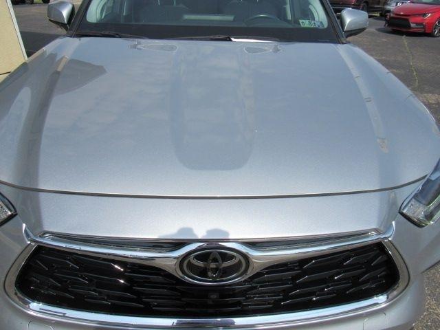 Toyota Highlander Limited AWD V6 2022