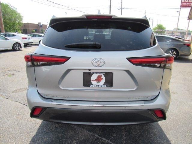 Toyota Highlander Limited AWD V6 2022