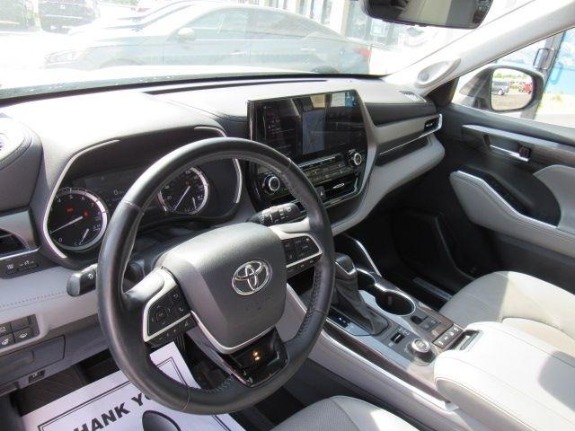 Toyota Highlander Limited AWD V6 2022