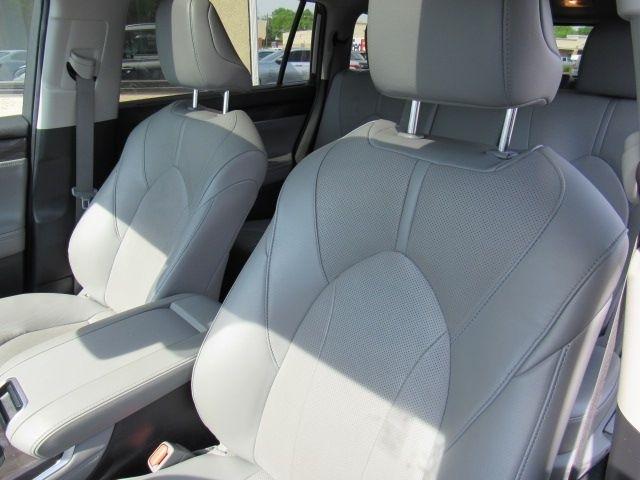 Toyota Highlander Limited AWD V6 2022