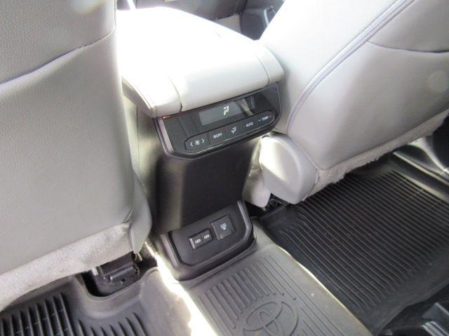 Toyota Highlander Limited AWD V6 2022