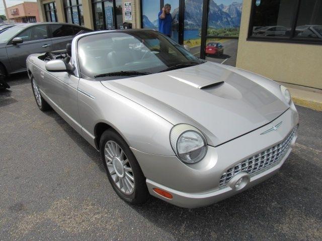 Ford Thunderbird Deluxe 2005