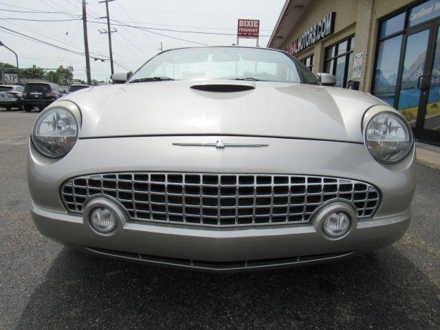 Ford Thunderbird Deluxe 2005