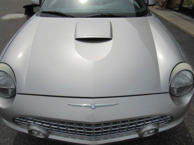 Ford Thunderbird Deluxe 2005