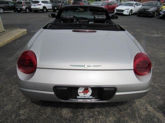 Ford Thunderbird Deluxe 2005