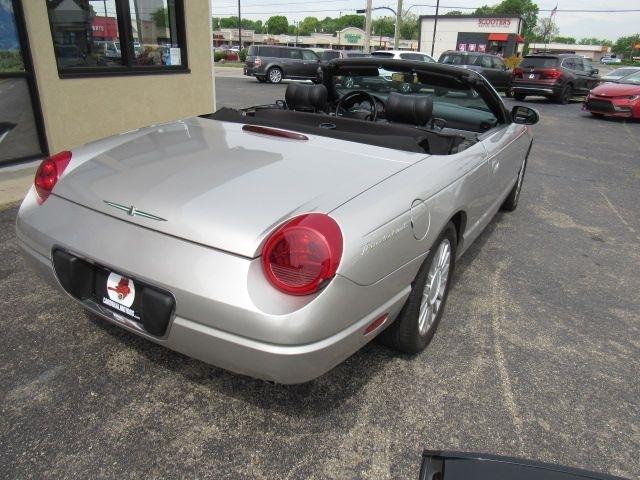 Ford Thunderbird Deluxe 2005