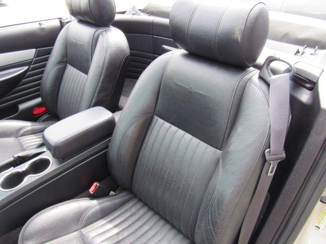 Ford Thunderbird Deluxe 2005