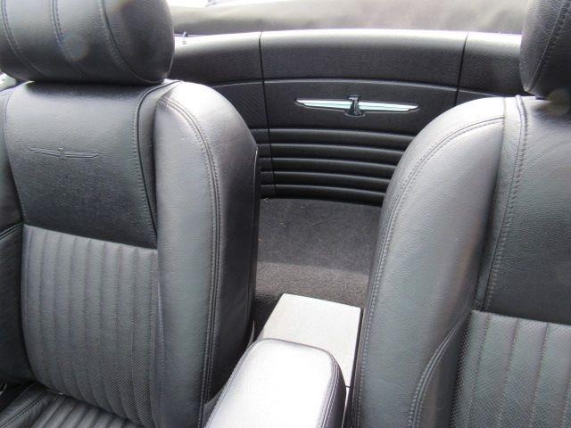 Ford Thunderbird Deluxe 2005