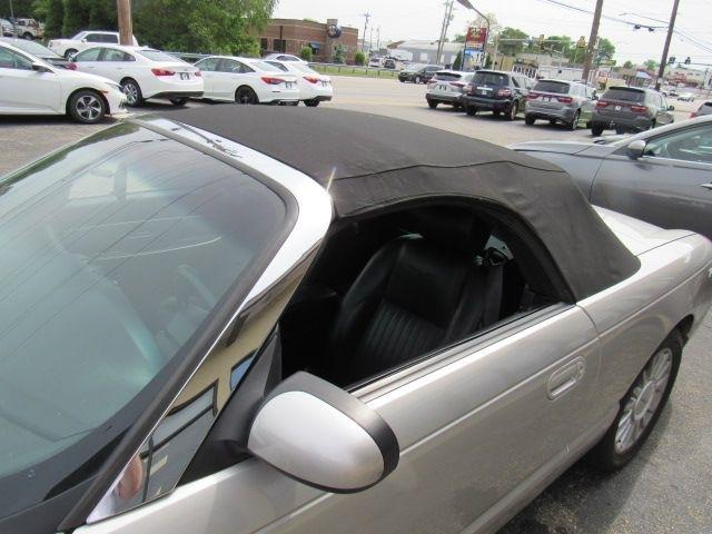 Ford Thunderbird Deluxe 2005