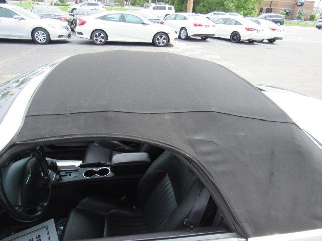 Ford Thunderbird Deluxe 2005