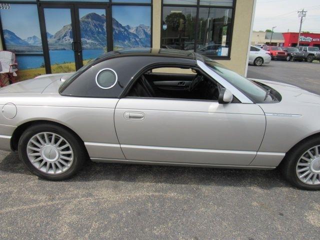 Ford Thunderbird Deluxe 2005