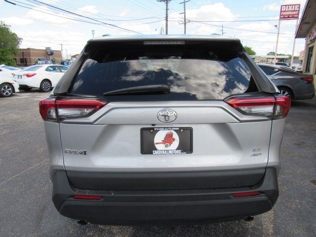 Toyota RAV4 LE AWD 2021