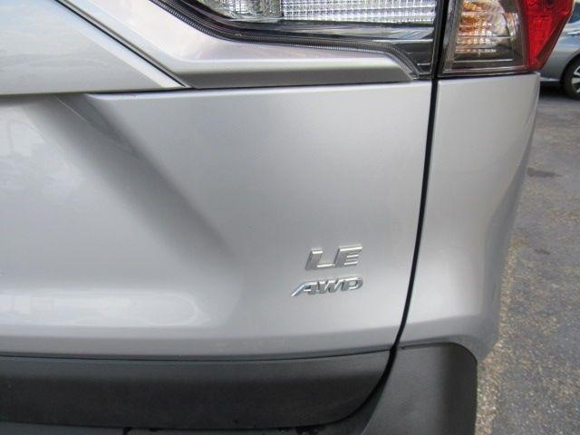 Toyota RAV4 LE AWD 2021