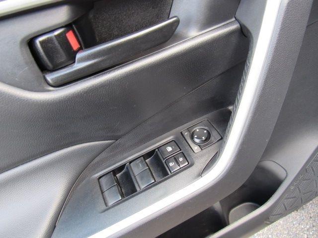 Toyota RAV4 LE AWD 2021