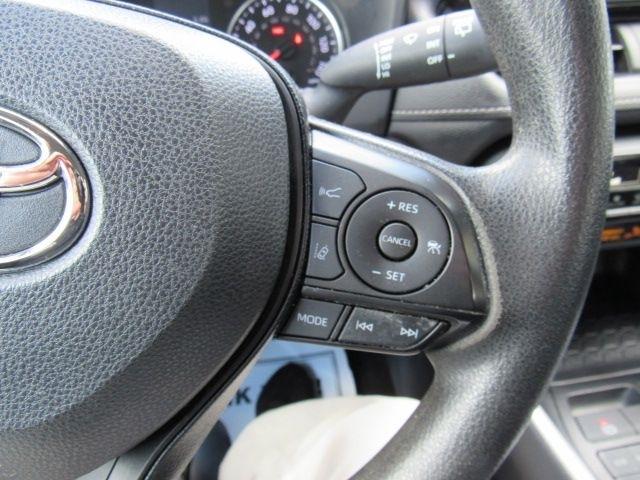 Toyota RAV4 LE AWD 2021