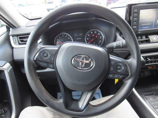 Toyota RAV4 LE AWD 2021