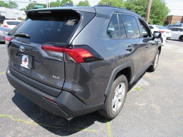 Toyota RAV4 XLE 2021