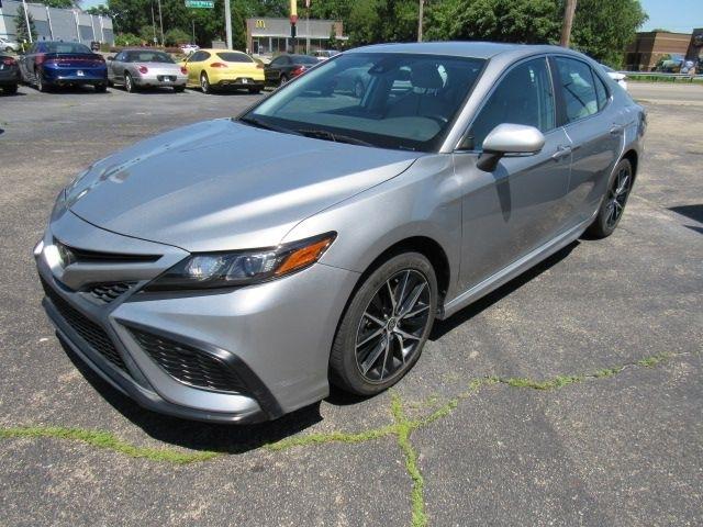 Toyota Camry SE 2022