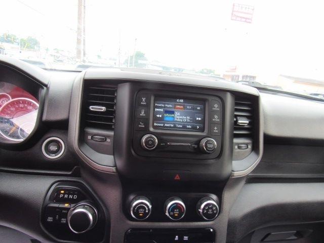RAM 1500 Tradesman Crew Cab SB 4WD 2019