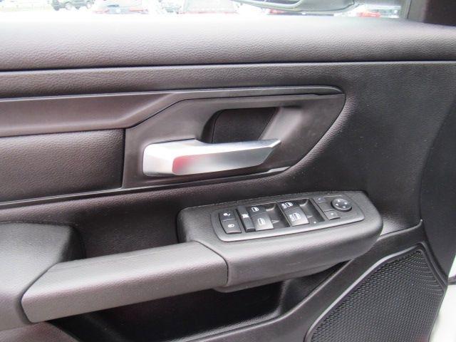 RAM 1500 Tradesman Crew Cab SB 4WD 2019