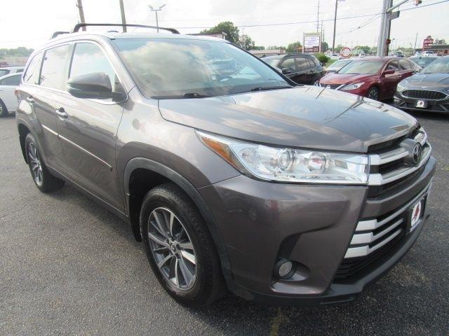 Toyota Highlander XLE AWD V6 2019