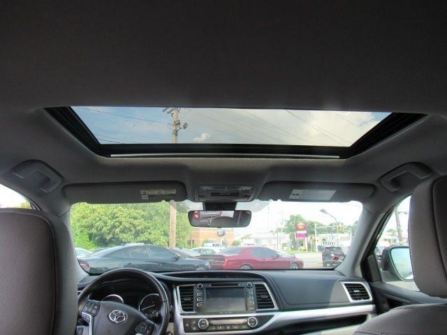 Toyota Highlander XLE AWD V6 2019