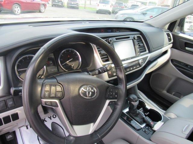 Toyota Highlander XLE AWD V6 2019
