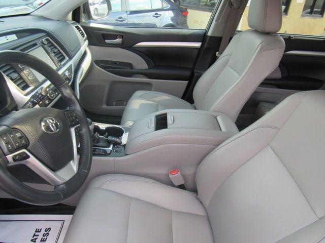Toyota Highlander XLE AWD V6 2019