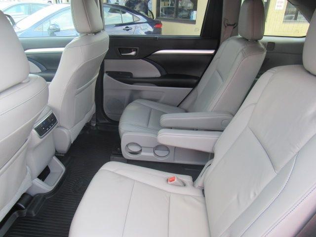 Toyota Highlander XLE AWD V6 2019