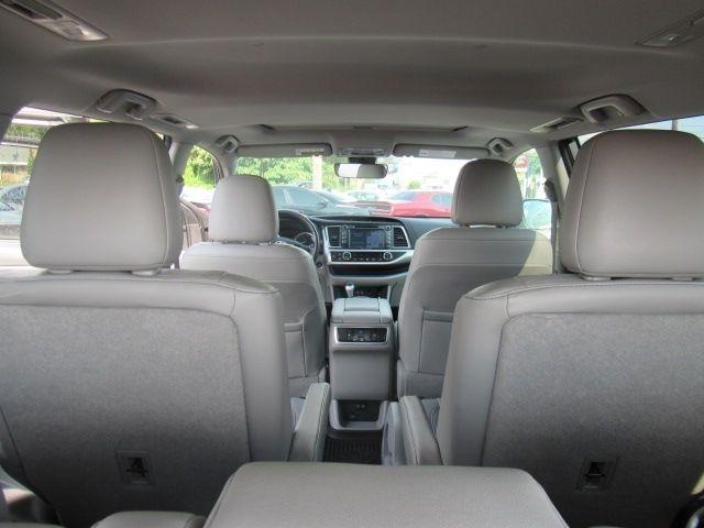 Toyota Highlander XLE AWD V6 2019