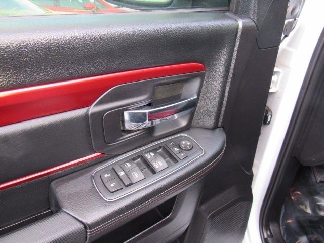 RAM 1500 Rebel Crew Cab SWB 4WD 2016