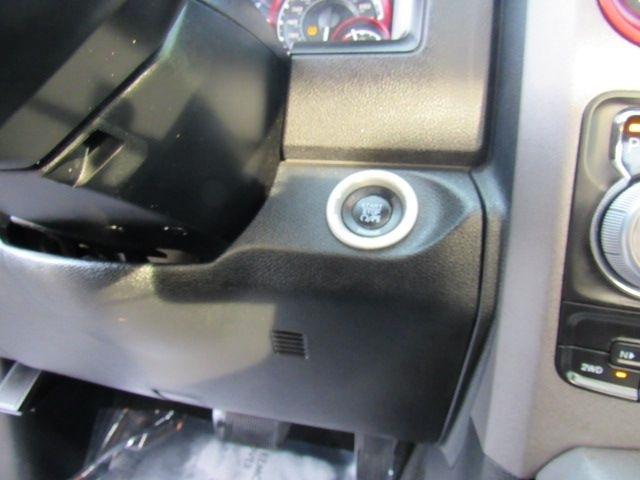 RAM 1500 Rebel Crew Cab SWB 4WD 2016