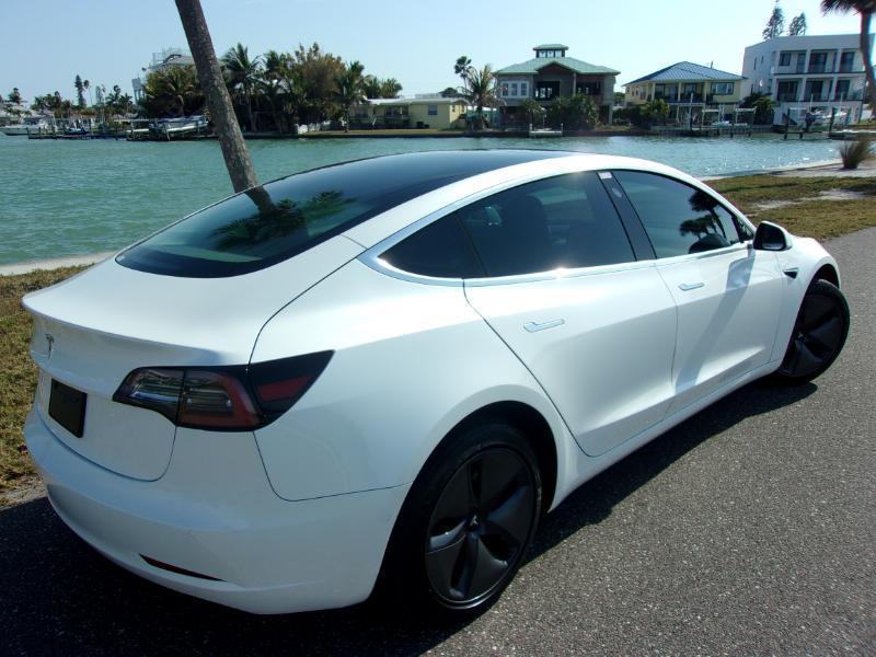 Tesla Model 3 Standard Range Plus 2020