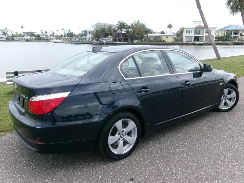 BMW 5-Series 528xi 2008